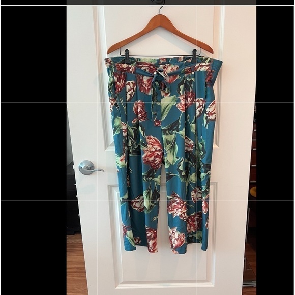 PatBO Botanica Floral Belted Cropped Pants - Picture 3 of 16